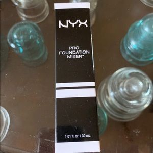 Nyx white pro mixer